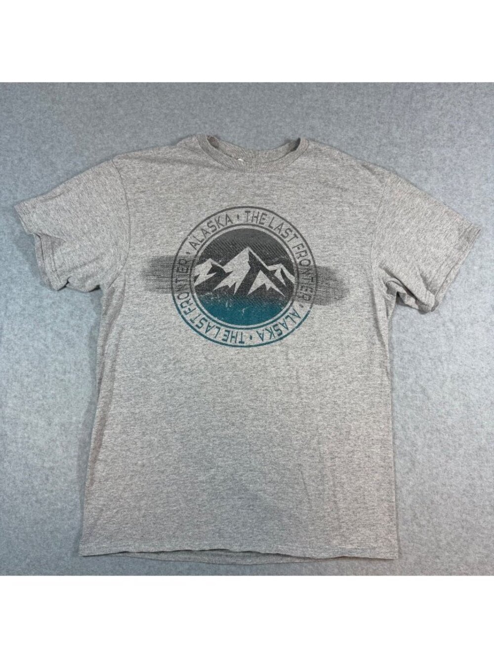 Alaska The Last Frontier Graphic T-Shirt Men's Medium Gray Souvenir Tee
